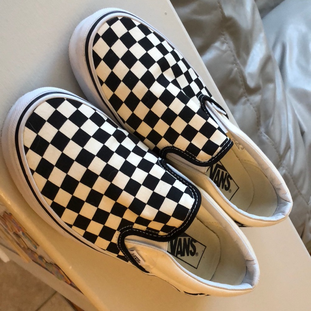 Unisex Vans Slip Ons. 9 1/2 women, 8 men